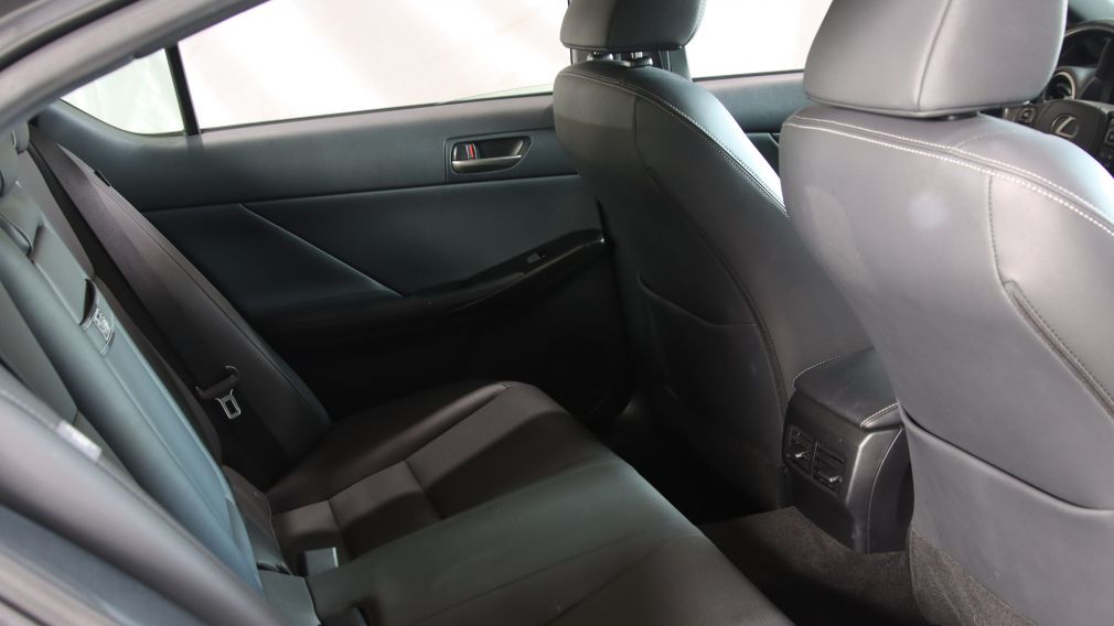 Lexus IS IS 300 2022 d&rsquo;occasion à vendre - 25