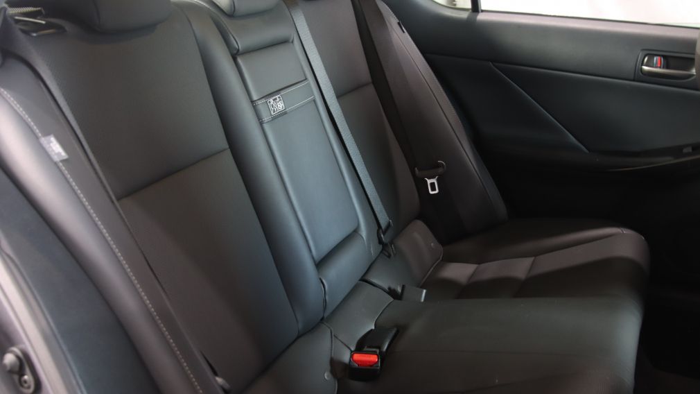 Lexus IS IS 300 2022 d&rsquo;occasion à vendre - 24