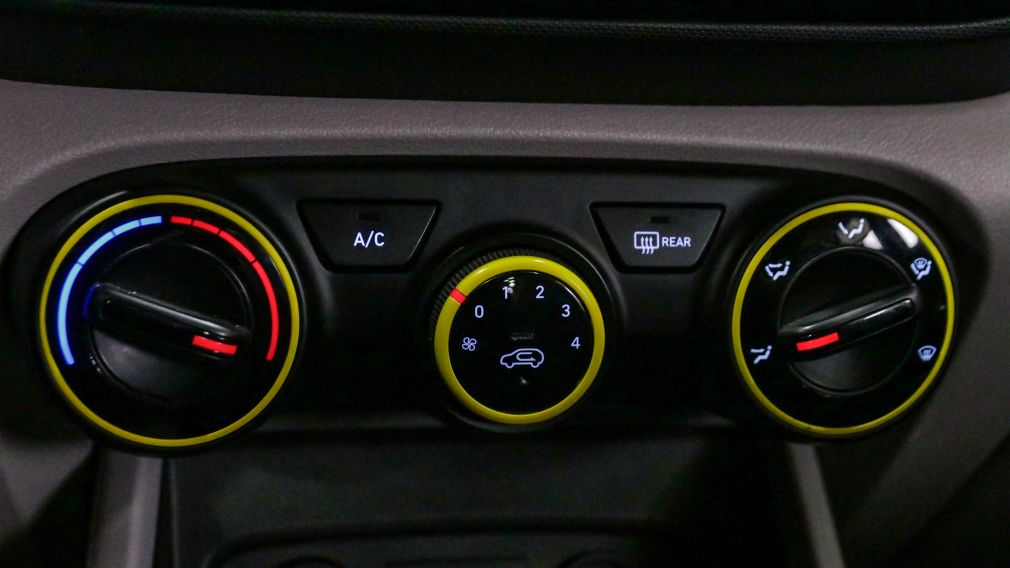 Hyundai Venue Trend w/Urban Pkg/Grey-Lime Interior 2020 d&rsquo;occasion à vendre - 10