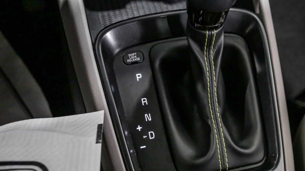 Hyundai Venue Trend w/Urban Pkg/Grey-Lime Interior 2020 d&rsquo;occasion à vendre - 14