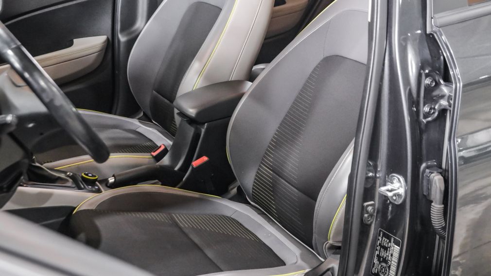 Hyundai Venue Trend w/Urban Pkg/Grey-Lime Interior 2020 d&rsquo;occasion à vendre - 16