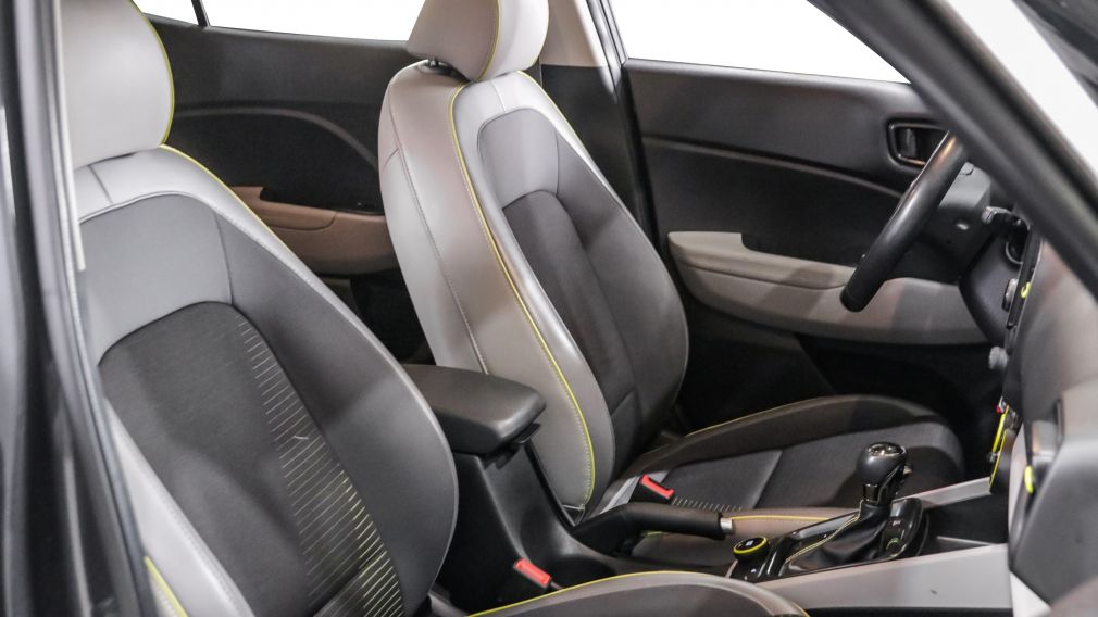 Hyundai Venue Trend w/Urban Pkg/Grey-Lime Interior 2020 d&rsquo;occasion à vendre - 26