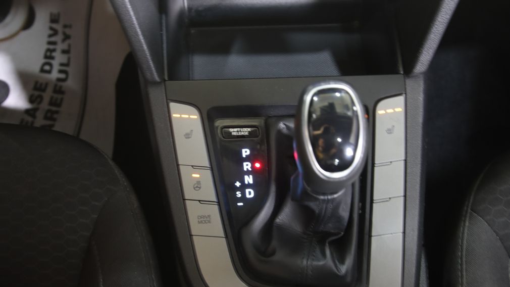 Hyundai Elantra Preferred w/Sun & Safety Package 2020 d&rsquo;occasion à vendre - 18