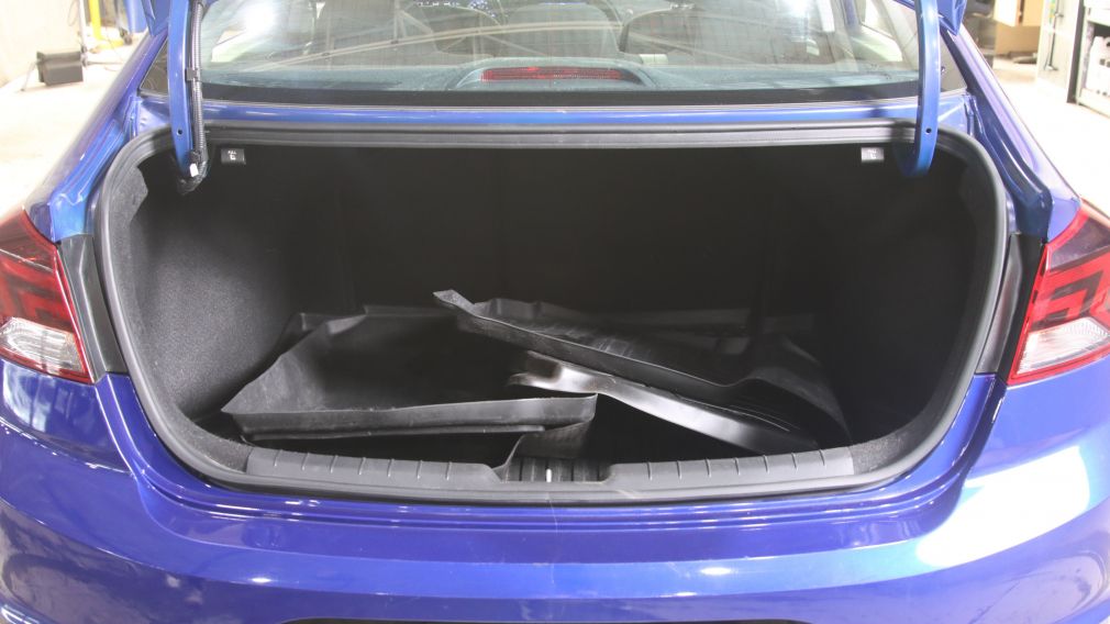 Hyundai Elantra Preferred w/Sun & Safety Package 2020 d&rsquo;occasion à vendre - 22