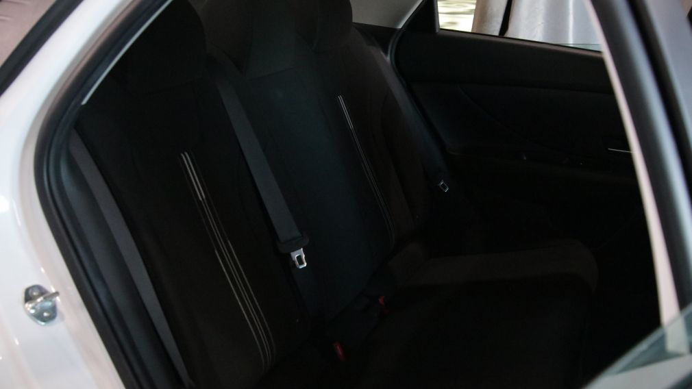 Hyundai Elantra Preferred 2021 d&rsquo;occasion à vendre - 20