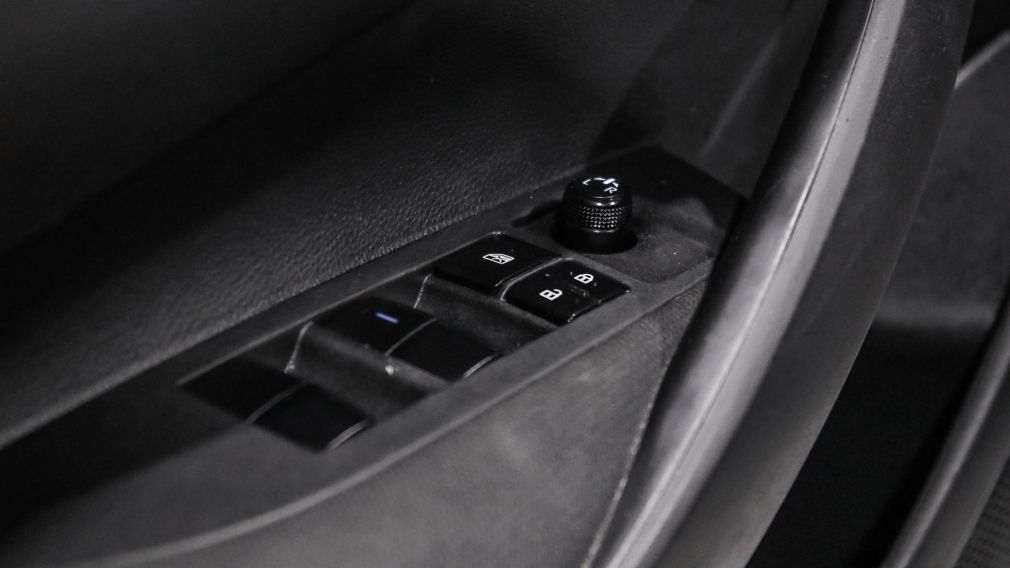 Toyota Corolla LE 2021 d&rsquo;occasion à vendre - 11