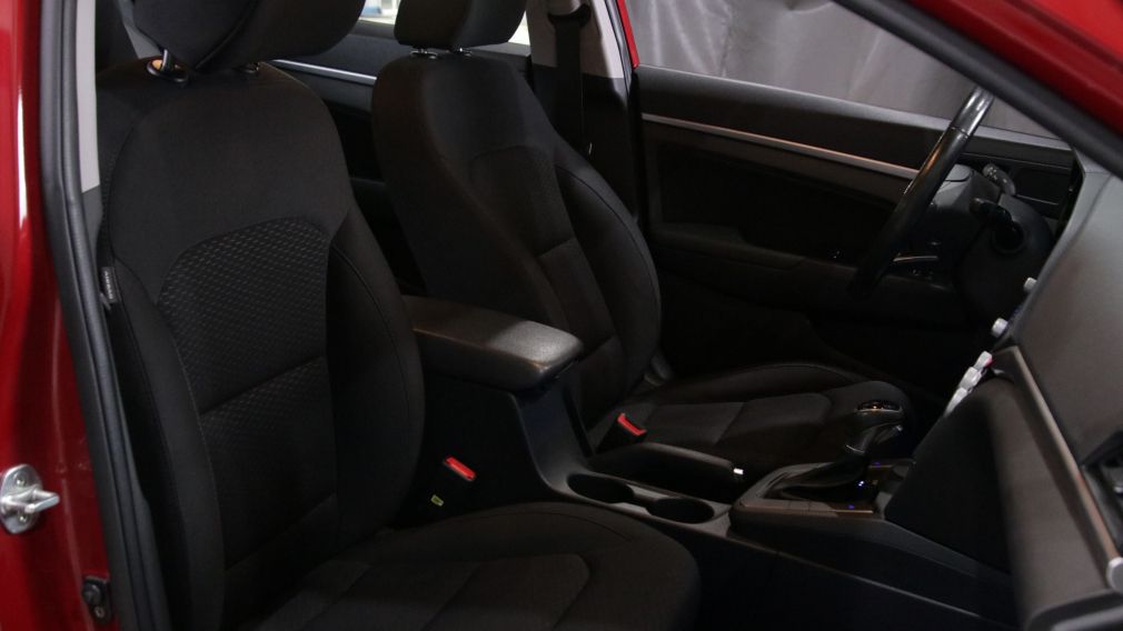 Hyundai Elantra Preferred w/Sun & Safety Package 2020 d&rsquo;occasion à vendre - 24