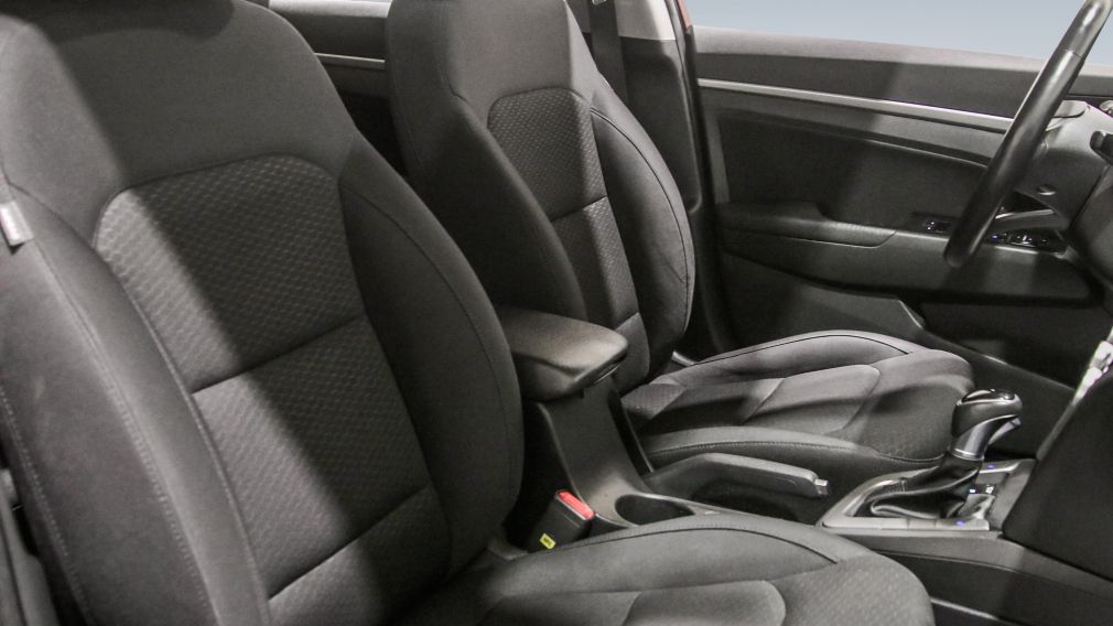 Hyundai Elantra Preferred w/Sun & Safety Package 2020 d&rsquo;occasion à vendre - 24