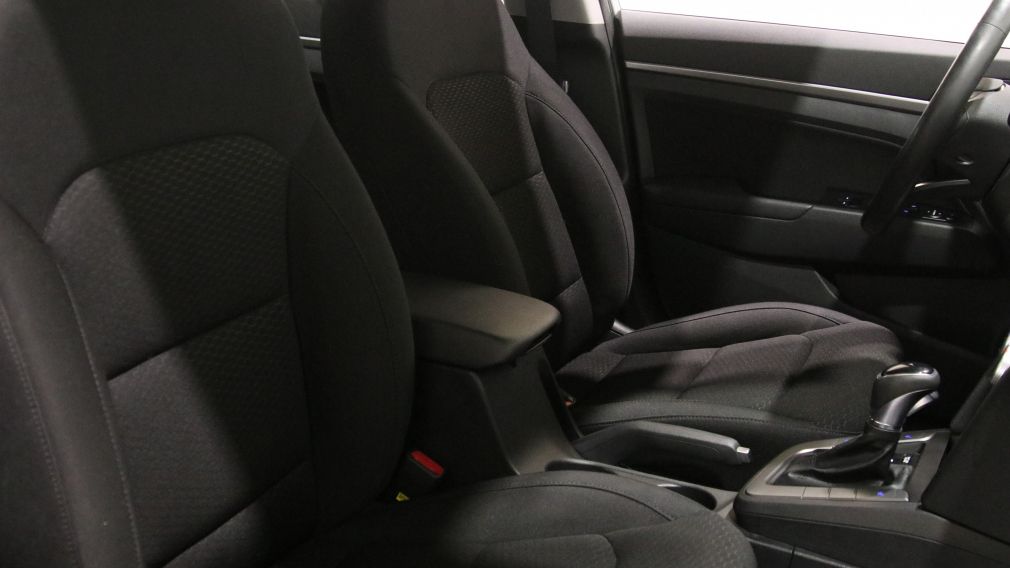 Hyundai Elantra Preferred w/Sun & Safety Package 2020 d&rsquo;occasion à vendre - 24