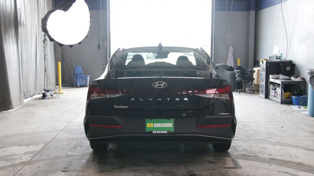 Hyundai Elantra Essential 2025 d&rsquo;occasion à vendre - 5
