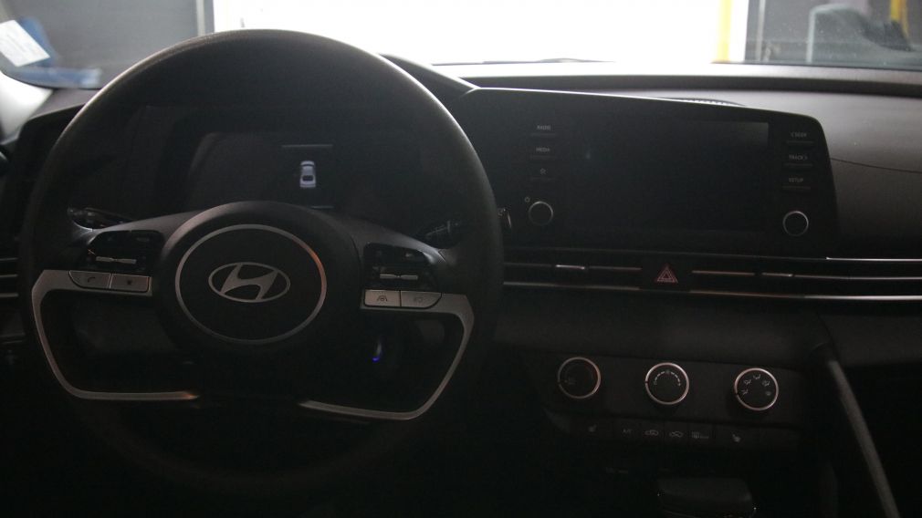 Hyundai Elantra Essential 2025 d&rsquo;occasion à vendre - 10