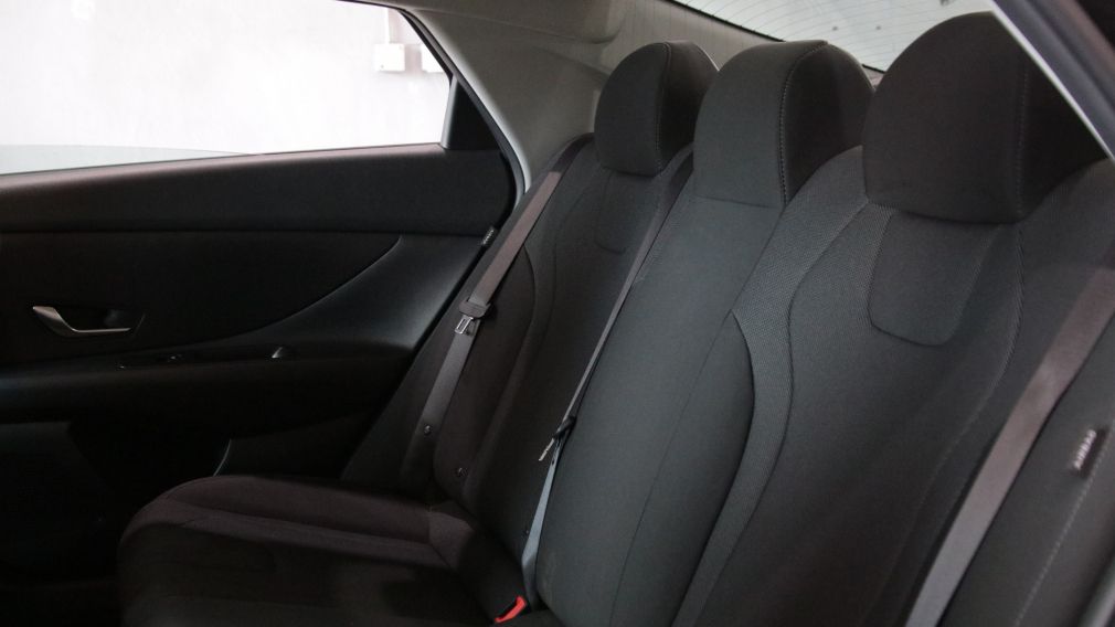 Hyundai Elantra Essential 2025 d&rsquo;occasion à vendre - 17