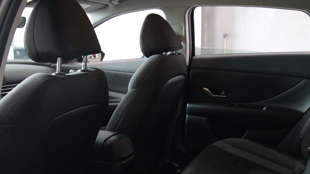 Hyundai Elantra Essential 2025 d&rsquo;occasion à vendre - 18