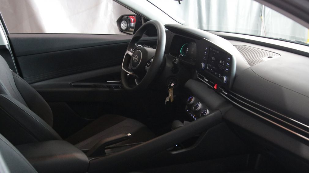 Hyundai Elantra Essential 2025 d&rsquo;occasion à vendre - 20