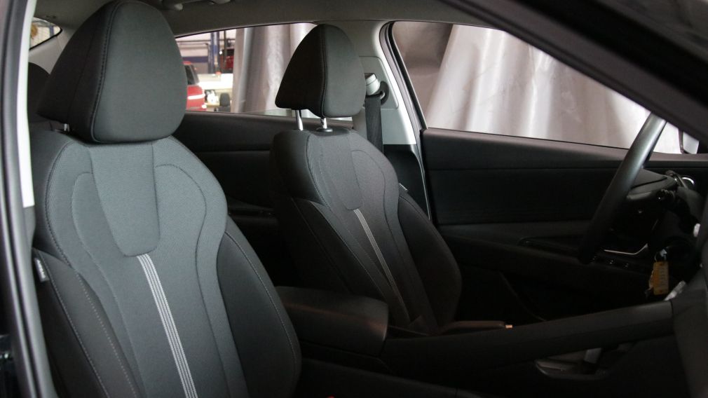 Hyundai Elantra Essential 2025 d&rsquo;occasion à vendre - 21