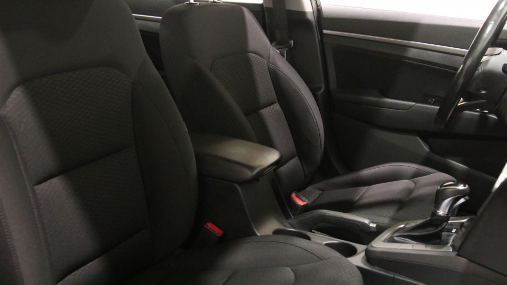 Hyundai Elantra Preferred w/Sun & Safety Package 2020 d&rsquo;occasion à vendre - 22