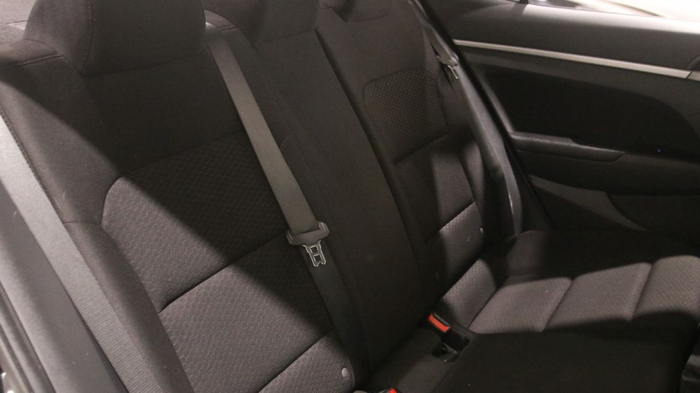 Hyundai Elantra Preferred w/Sun & Safety Package 2020 d&rsquo;occasion à vendre - 23