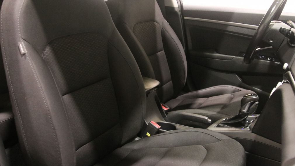 Hyundai Elantra Preferred w/Sun & Safety Package 2020 d&rsquo;occasion à vendre - 24