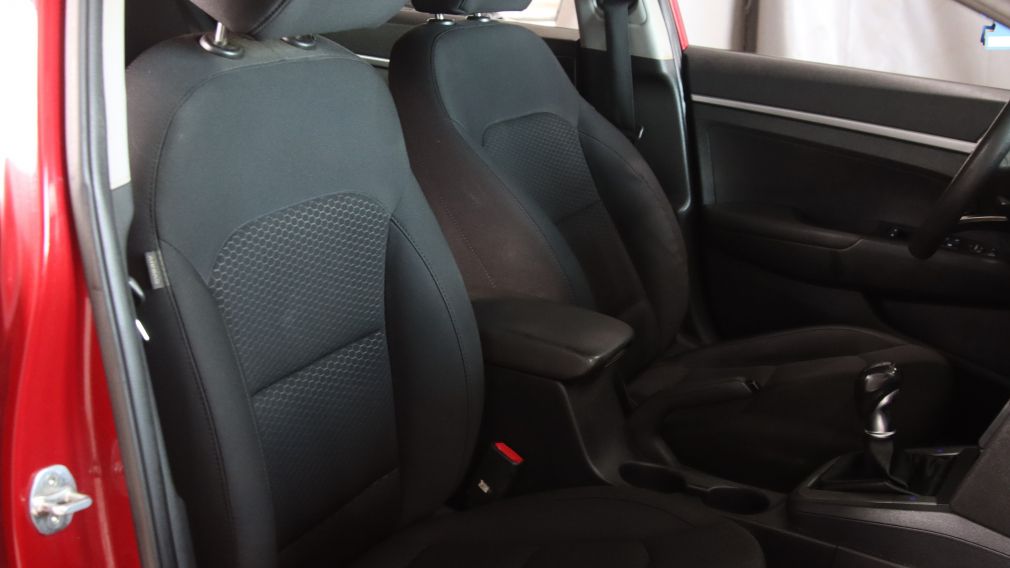 Hyundai Elantra Essential 2019 d&rsquo;occasion à vendre - 24