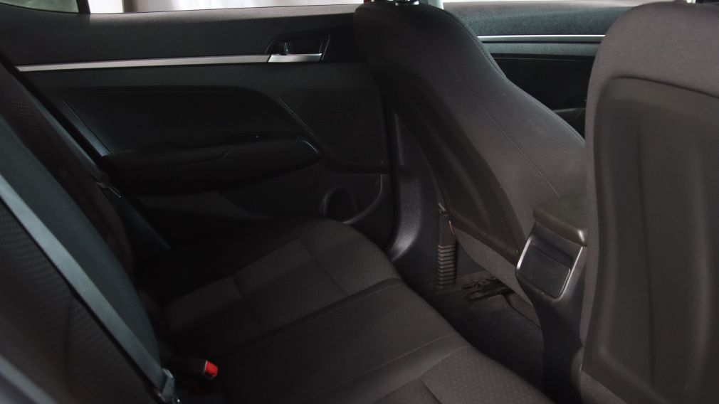 Hyundai Elantra Essential 2019 d&rsquo;occasion à vendre - 23