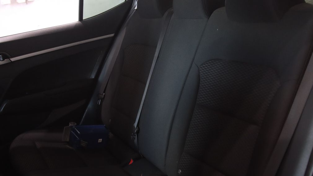 Hyundai Elantra Essential 2019 d&rsquo;occasion à vendre - 17