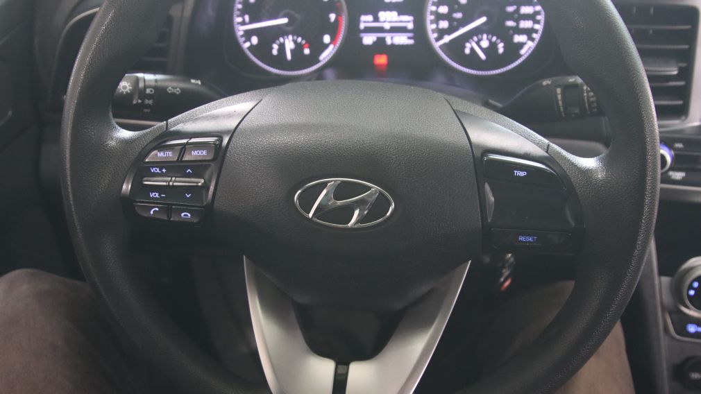 Hyundai Elantra Essential 2019 d&rsquo;occasion à vendre - 13
