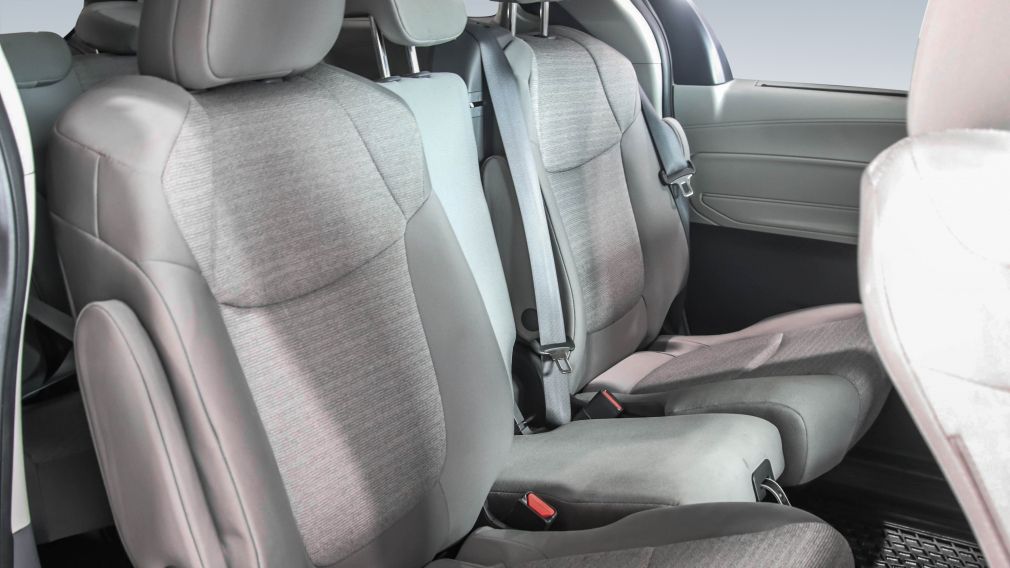 Toyota Sienna LE 2023 d&rsquo;occasion à vendre - 24