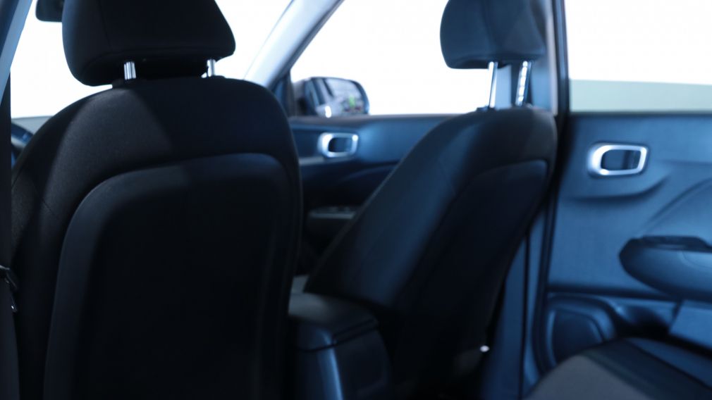 Hyundai Venue Preferred 2023 d&rsquo;occasion à vendre - 17