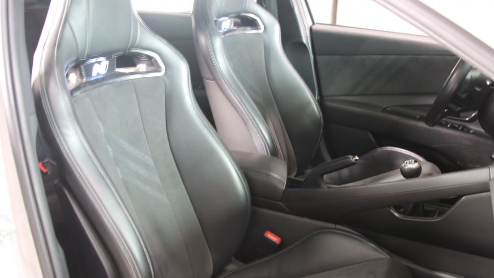 Hyundai Elantra Manual 2022 d&rsquo;occasion à vendre - 25