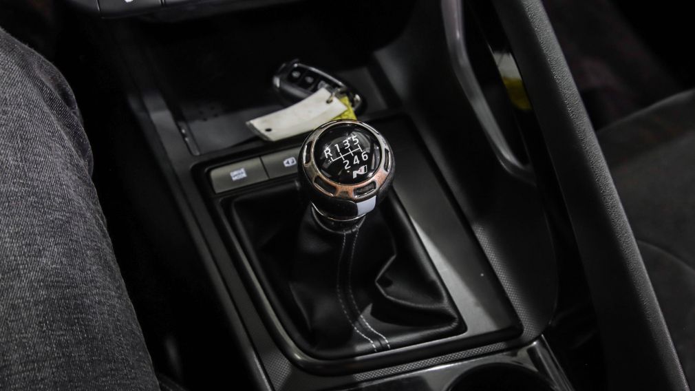 Hyundai Elantra Manual 2022 à vendre à Shawinigan - 13