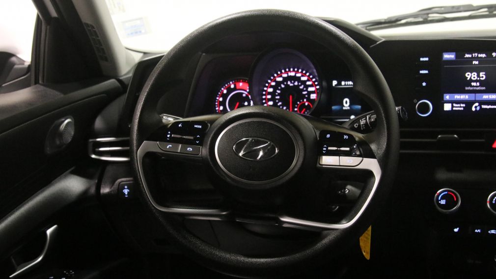 Hyundai Elantra Essential 2023 d&rsquo;occasion à vendre - 14