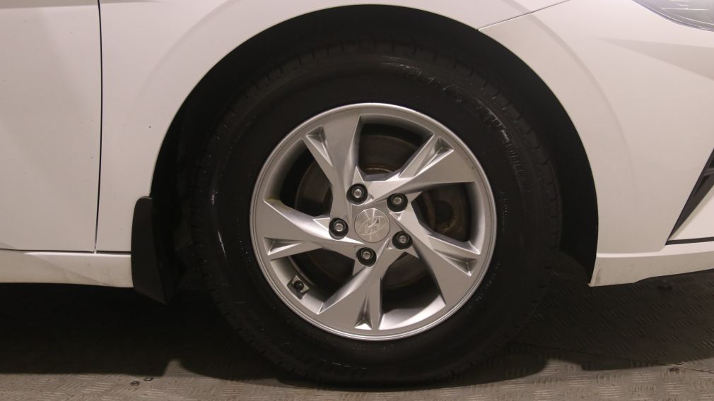 Hyundai Elantra Essential 2023 d&rsquo;occasion à vendre - 26