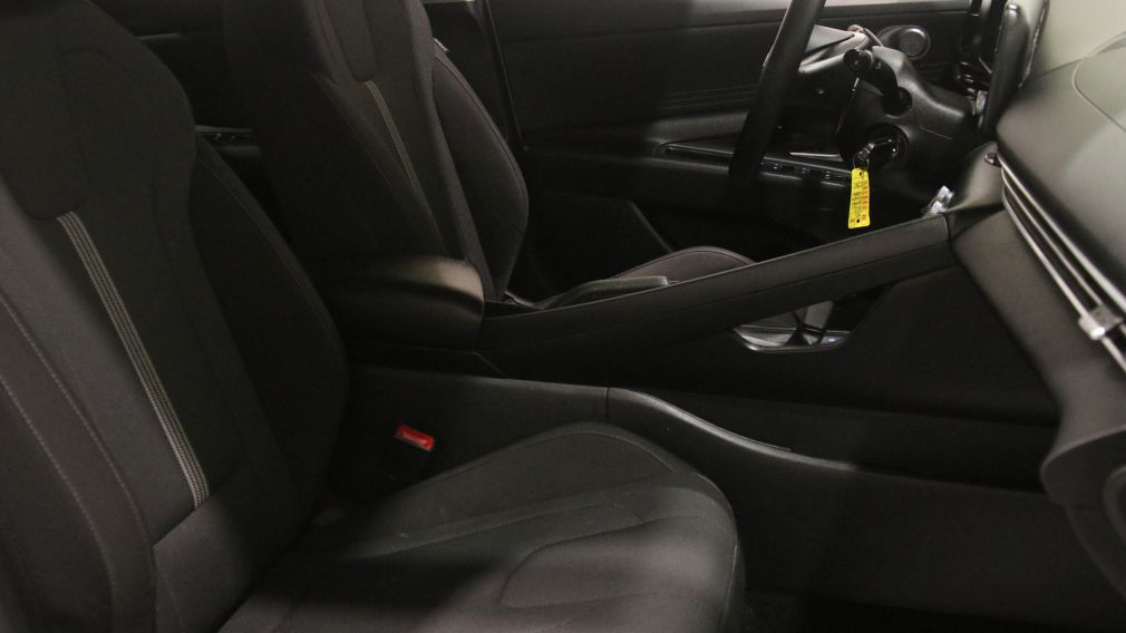 Hyundai Elantra Essential 2023 d&rsquo;occasion à vendre - 24