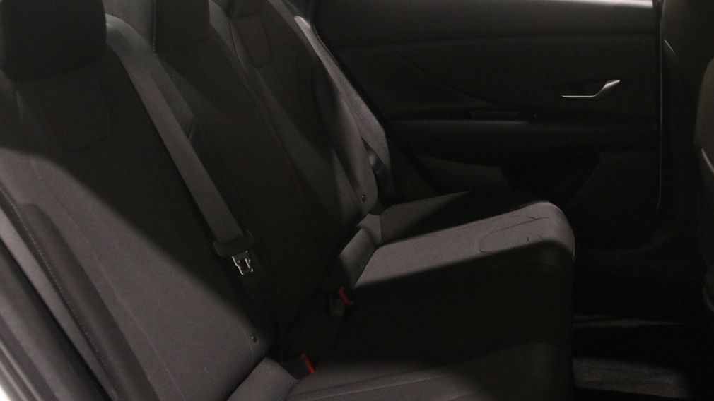 Hyundai Elantra Essential 2023 d&rsquo;occasion à vendre - 23