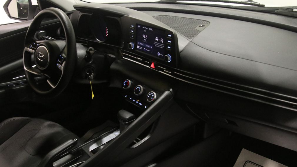 Hyundai Elantra Essential 2023 d&rsquo;occasion à vendre - 25