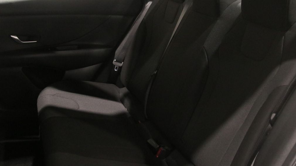 Hyundai Elantra Essential 2023 d&rsquo;occasion à vendre - 22