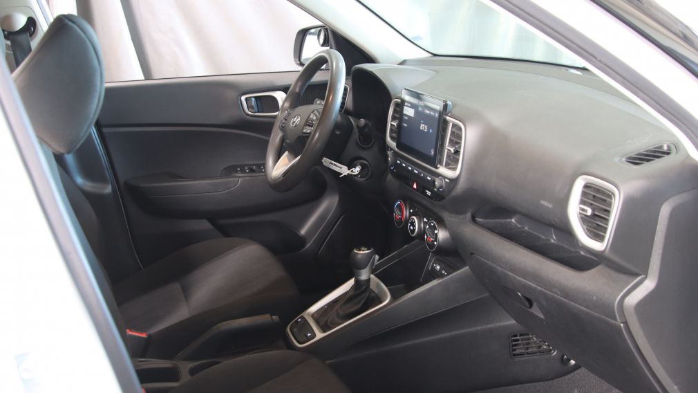 Hyundai Venue Essential 2022 d&rsquo;occasion à vendre - 24