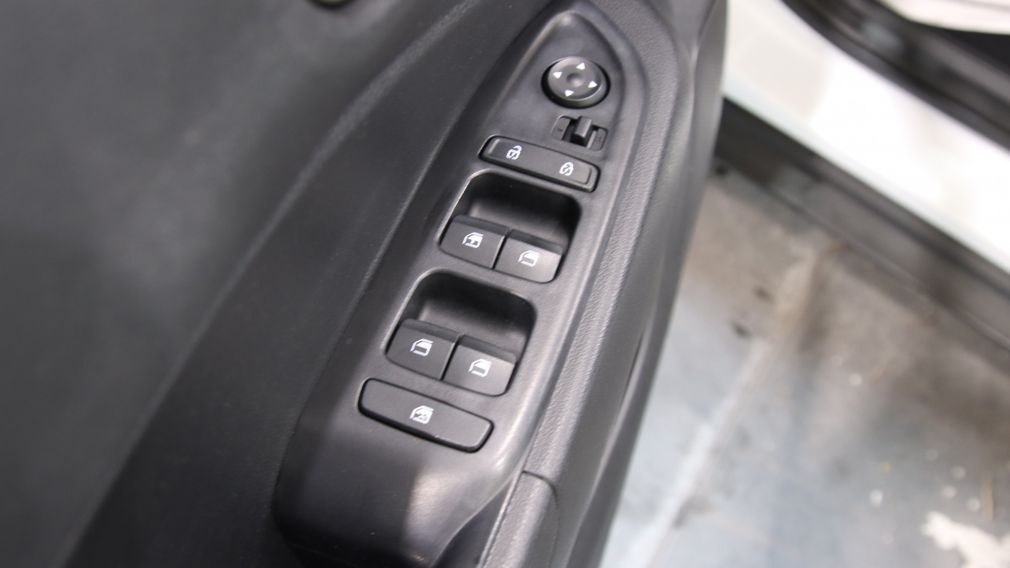 Hyundai Venue Essential 2022 d&rsquo;occasion à vendre - 13