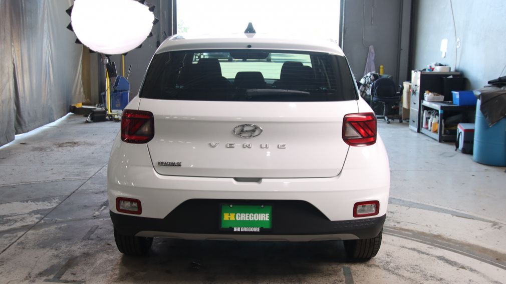 Hyundai Venue Essential 2022 d&rsquo;occasion à vendre - 5