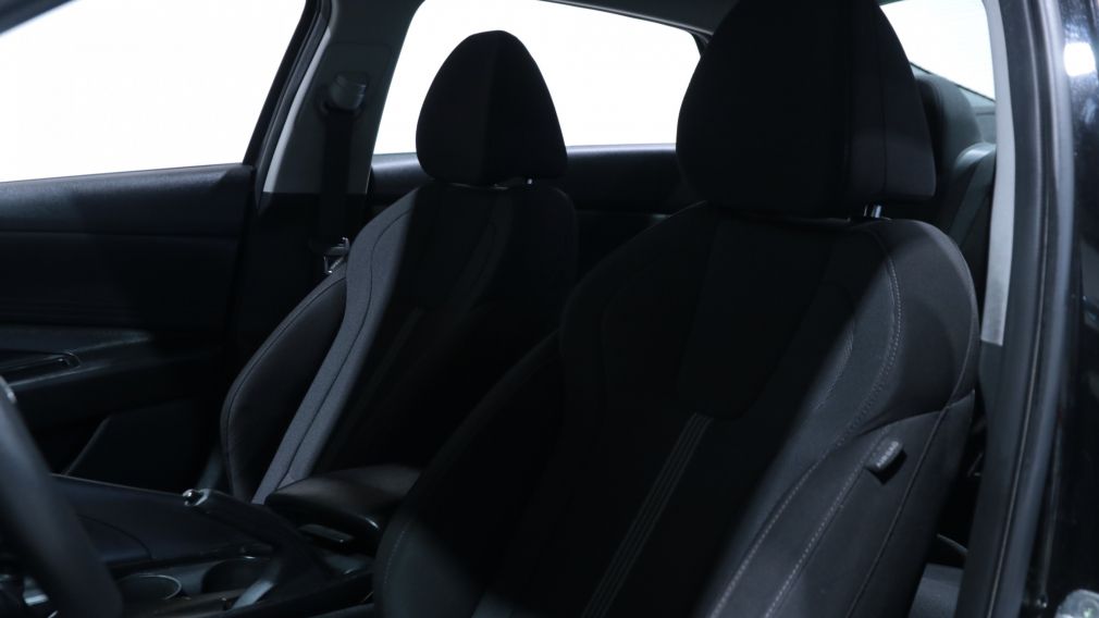 Hyundai Elantra Essential 2022 d&rsquo;occasion à vendre - 11