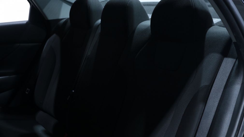 Hyundai Elantra Essential 2022 d&rsquo;occasion à vendre - 18