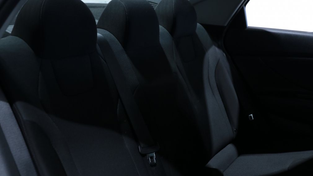 Hyundai Elantra Essential 2022 d&rsquo;occasion à vendre - 19
