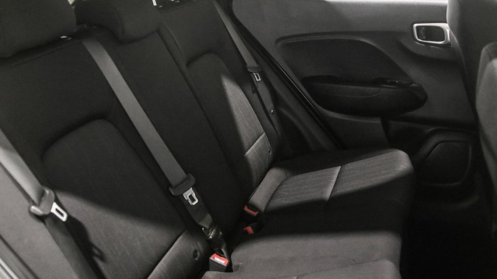 Hyundai Venue Essential 2020 d&rsquo;occasion à vendre - 24