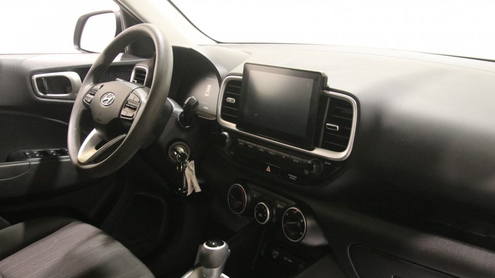 Hyundai Venue Essential 2023 d&rsquo;occasion à vendre - 25