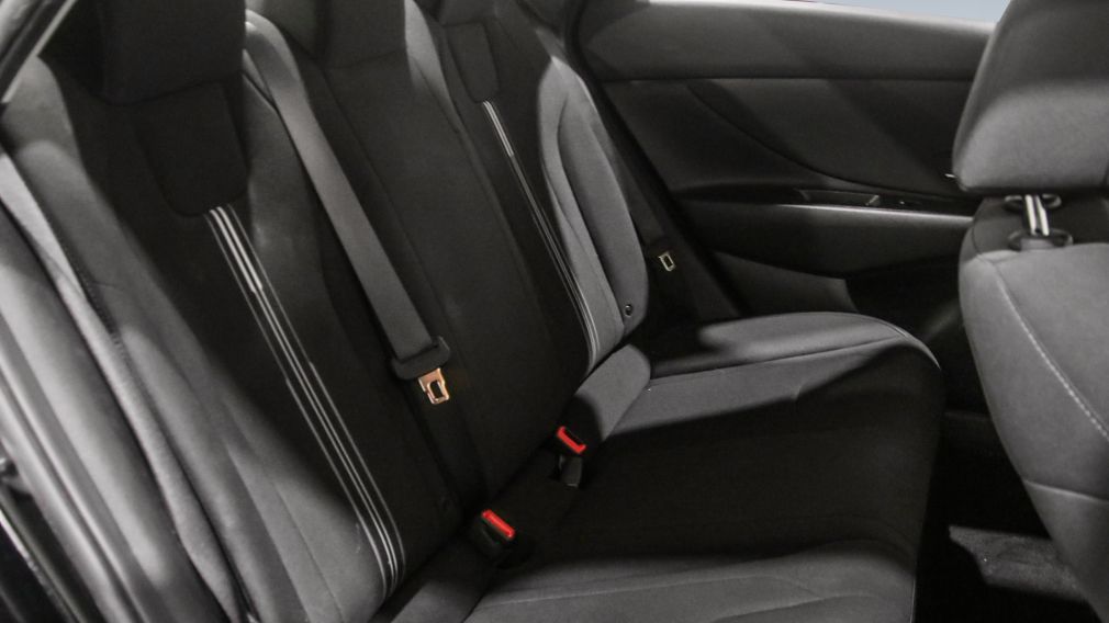 Hyundai Elantra Preferred 2023 d&rsquo;occasion à vendre - 23
