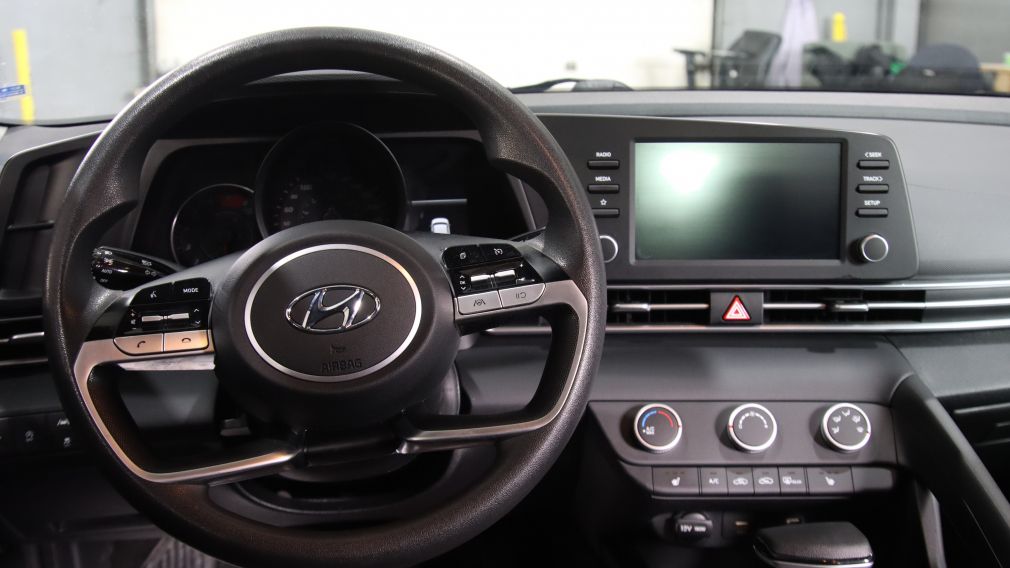 Hyundai Elantra Essential 2022 d&rsquo;occasion à vendre - 10