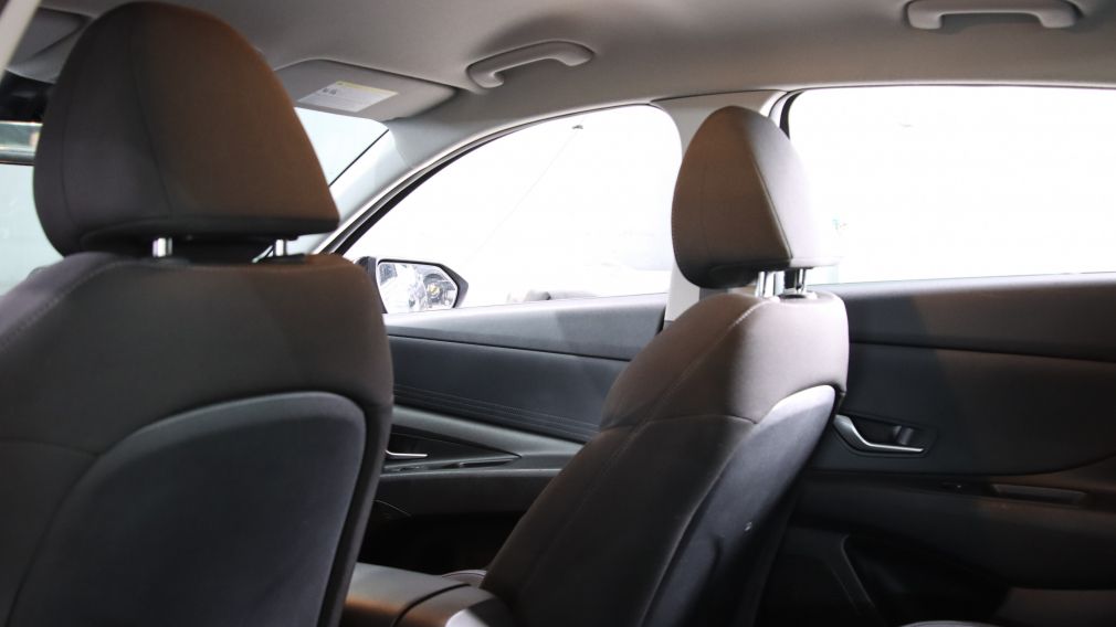 Hyundai Elantra Essential 2022 d&rsquo;occasion à vendre - 18