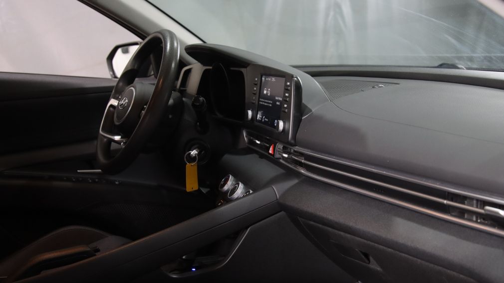 Hyundai Elantra Essential 2022 d&rsquo;occasion à vendre - 21