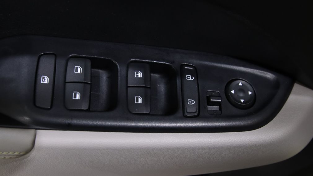 Hyundai Venue Trend w/Urban Pkg/Grey-Lime Interior 2020 d&rsquo;occasion à vendre - 9