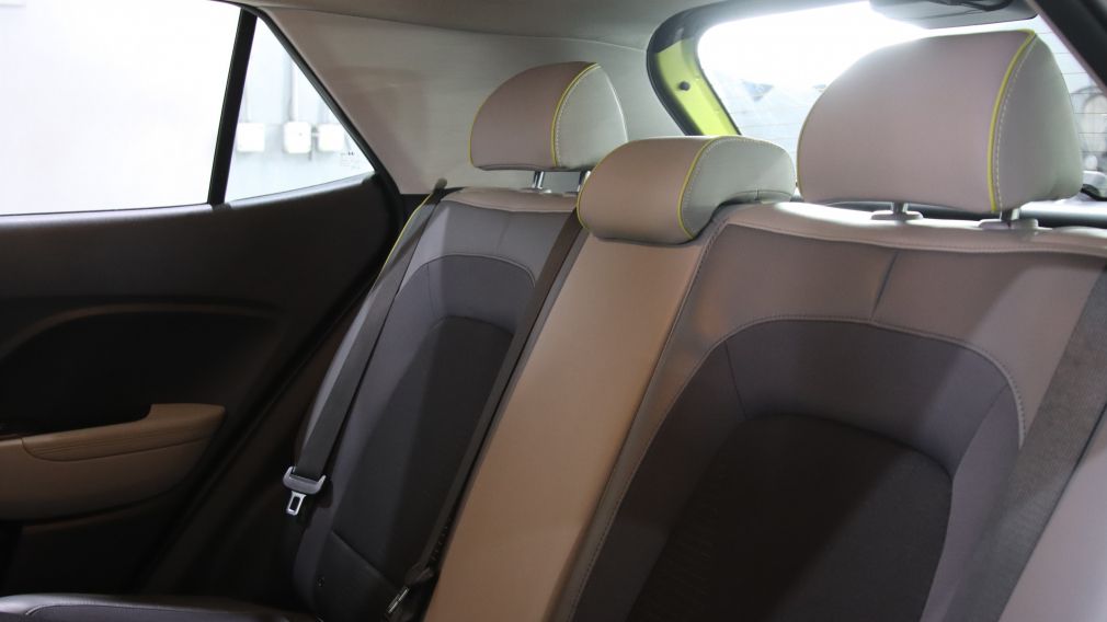 Hyundai Venue Trend w/Urban Pkg/Grey-Lime Interior 2020 d&rsquo;occasion à vendre - 18